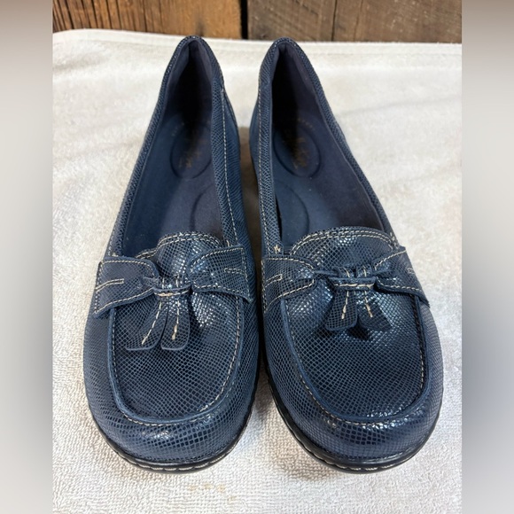 Clarks Ashland Bubble Women's Blue Snakeskin Loafers Size 9.5M New without box - Picture 1 of 7